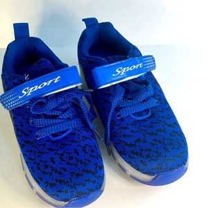 UFATANSY BLUE LIGHT UP HEELY SHOES - SIZE: 4.5